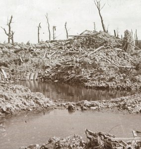 ضفاف نهر يسر ، ديكسميود ، بلجيكا ، c1914-c1918 بواسطة غير معروف