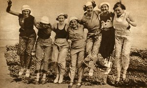 منامة الشاطئ ، 1930 ، 1933. بواسطة غير معروف
