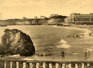 Biarritz - Hotel du Palais et la Baie، c1930. بواسطة غير معروف