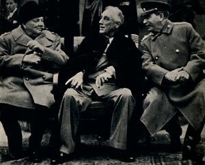 مؤتمر الثلاثة الكبار في شبه جزيرة القرم ، فبراير 1945. بواسطة غير معروف