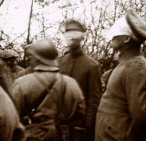 جنود معصوبي الأعين ، نوفمبر 1918 بواسطة غير معروف