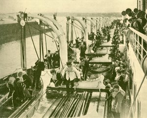 حفر قارب على متن Aquitania. ، c1930. بواسطة غير معروف