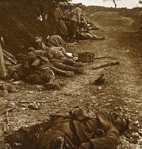 جثث بعد الاستيلاء على Courcelles ، شمال فرنسا ، 1918 بواسطة غير معروف