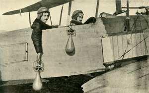قطارات القنبلة ، 1914-1918 ، ج 1920. بواسطة غير معروف