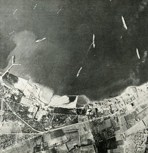 السفن الحربية البريطانية قبالة الساحل المالطي ، الحرب العالمية الثانية ، 1940-1942 1944. بواسطة غير معروف