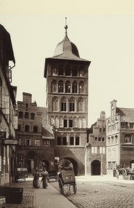 بوابة قلعة لوبيك. حوالي عام 1900 بواسطة غير معروف