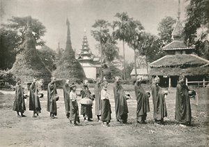 صدقات جمع Phoongyies البورمية ، 1900. بواسطة غير معروف