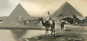 القاهرة: الأهرامات c1918-c1939. بواسطة غير معروف