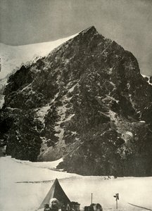 معسكر في 17 ديسمبر على نهر فيرار الجليدي أسفل صخرة الحارس ، 1908 ، 1909 بواسطة غير معروف