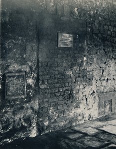 شارترهاوس. فتحة الطعام ومدخل خلية الرهبان ، في الدير ، 1925 بواسطة غير معروف
