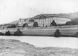 منزل Chatsworth من عبر نهر ديروينت ، ديربيشاير ، أواخر القرن التاسع عشر أو أوائل القرن العشرين بواسطة غير معروف