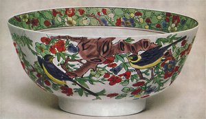 صحن بورسلين صيني. فاميل فيرتي. فترة كانغ هسي ، 1662-1722 ، 1928. بواسطة غير معروف