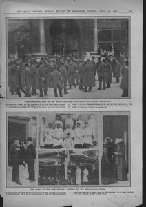 حشود خارج لويدز في لندن ، طهاة على متن الطائرة ، ومكاتب وايت ستار ، 20 أبريل 1912. بواسطة غير معروف