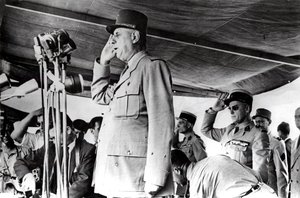 ديغول في الجزائر ، مايو 1958 بواسطة غير معروف