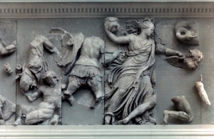 تفاصيل من الإفريز العظيم لمذبح برجامون ، 180-159 قبل الميلاد بواسطة غير معروف