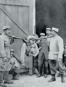 تشتيت الانتباه في الجبهة ، الثعبان البشري ، فرنسا ، الحرب العالمية الأولى ، 1915 بواسطة غير معروف