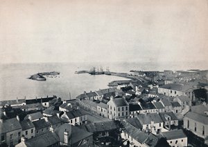 Donaghadee - منظر من برج الكنيسة ، عرض الميناء ، 1895 بواسطة غير معروف