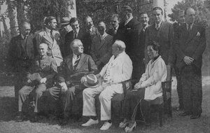 يلتقي الشرق بالغرب في منطقة المحيط الهادئ النصر ، 1943-1944 بواسطة غير معروف