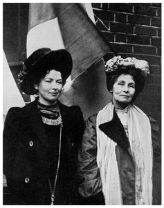 Emmeline Pankhurst ، البريطانية ذات حق الاقتراع ، وابنتها كريستابل ، أوائل القرن العشرين 1956 بواسطة غير معروف