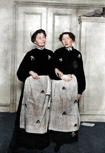 Emmeline و Christabel Pankhurst ، الإنجليزية حق الاقتراع ، في ثوب السجن ، 1908 بواسطة غير معروف