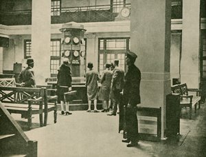 مدخل القاعة ، محطة لندن الجوية ، 1927 بواسطة غير معروف