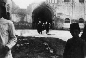 مدخل بازار بغداد ، بلاد الرافدين ، الحرب العالمية الأولى ، 1918 بواسطة غير معروف