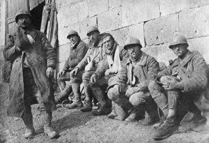 جرح الفرنسيون جرحوا بعد المعركة في بليسيس دي روي ، بيكاردي ، فرنسا ، 30 مارس 1918 بواسطة غير معروف