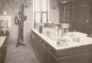 مختبر فحص الخدمة الطبية القانونية ، 1914 بواسطة غير معروف