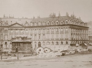 العمود الساقط ، بلاس فيندوم ، باريس ، 1871 بواسطة غير معروف