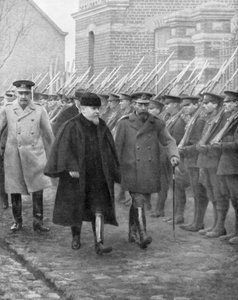 الرئيس الفرنسي ريمون بوينكير والملك جورج الخامس ، ديسمبر 1914. بواسطة غير معروف