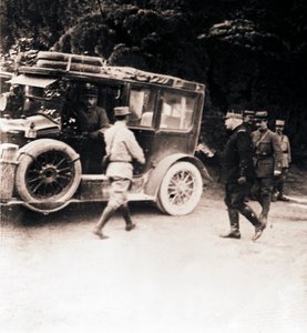 الضباط والسيارات الفرنسية ، c1914-c1918. بواسطة غير معروف