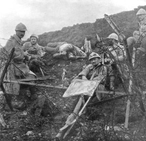 القوات الفرنسية بعد القبض على Souchez ، با دو كاليه ، فرنسا ، 28 أكتوبر 1915 بواسطة غير معروف