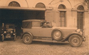 مرآب في السفارة الكوبية في بروكسل ، بلجيكا ، 1927. بواسطة غير معروف