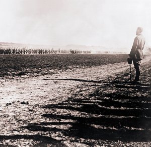 الجنرال هنري غورو مسح ميداني للقوات ، c1914-c1918. بواسطة غير معروف