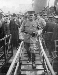 الجنرال جون جوزيف بلاك جاك بيرشينج يصل إلى بولون ، يونيو 1917 ، 1926 بواسطة غير معروف