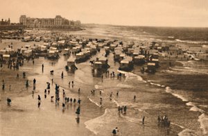منظر عام للحبلا في وقت الاستحمام ، c1928 بواسطة غير معروف