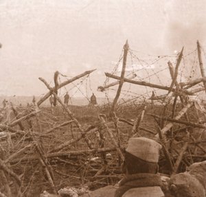 الألمان يخرجون من الخنادق ، Massiges ، شمال فرنسا ، c1914-c1918. بواسطة غير معروف