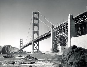 جسر البوابة الذهبية 1950 ، كاليفورنيا (صورة b / w) بواسطة غير معروف