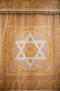 كنيس كورالي كبير. كنيس التابوت المقدس ستار بنجمة داود. سانت بطرسبرغ روسيا بواسطة غير معروف