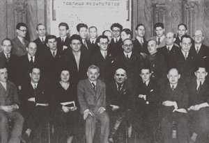 صورة جماعية للمشاركين في بطولة الشطرنج الدولية الثانية ، موسكو 1935 ، 1935 بواسطة غير معروف