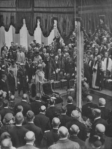 جلالة الملك يضع حجر الأساس لمبنى لويدز الجديد 23 مايو 1925 ، 1928 بواسطة غير معروف