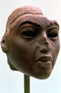 رأس الملكة المصرية القديمة تاي ، c1388-1340 ق بواسطة غير معروف