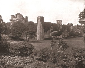قلعة Herstmonceux ، شرق ساسكس ، 1894. بواسطة غير معروف