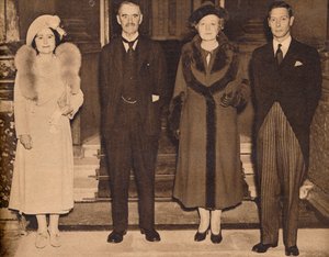 المنزل مرة أخرى - الملك ، الملكة مع السيد والسيدة تشامبرلين ، 1938 ، 1938 بواسطة غير معروف