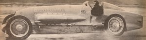 في يناير 1927 ، كسر الرائد مالكولم كامبل في طائرته بلوبيرد الشهيرة سرعة الأرض في العالم بواسطة غير معروف
