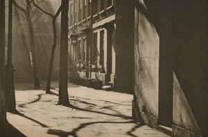 في خزانة الملابس ، بنيت على موقع المتحف الملكي ، c1935. بواسطة غير معروف