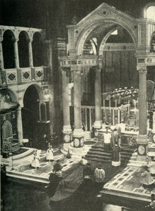 في كاتدرائية وستمنستر ، c1948. بواسطة غير معروف