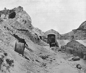 داخل قلعة سيد البحر المدمرة ، 1915 بواسطة غير معروف