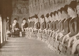 داخل المعبد البوذي ، ساغينغ ، 1900. بواسطة غير معروف