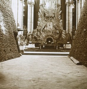 داخل الكاتدرائية ، أميان ، شمال فرنسا ، c1914-c1918 بواسطة غير معروف
